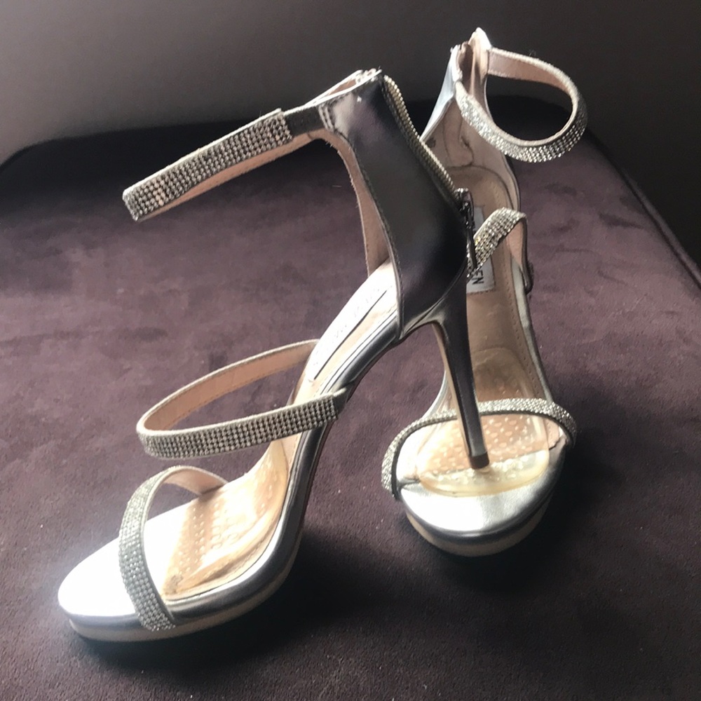 Silver STEVE MADDEN strapped heels